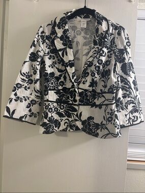 White House Black Market Black & White Floral Cropped Blazer